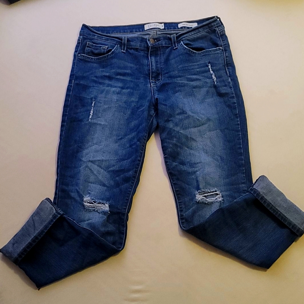 Super cute distressed crop jeans